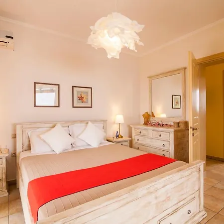 Βίλα Beachfront Victoras - With Private